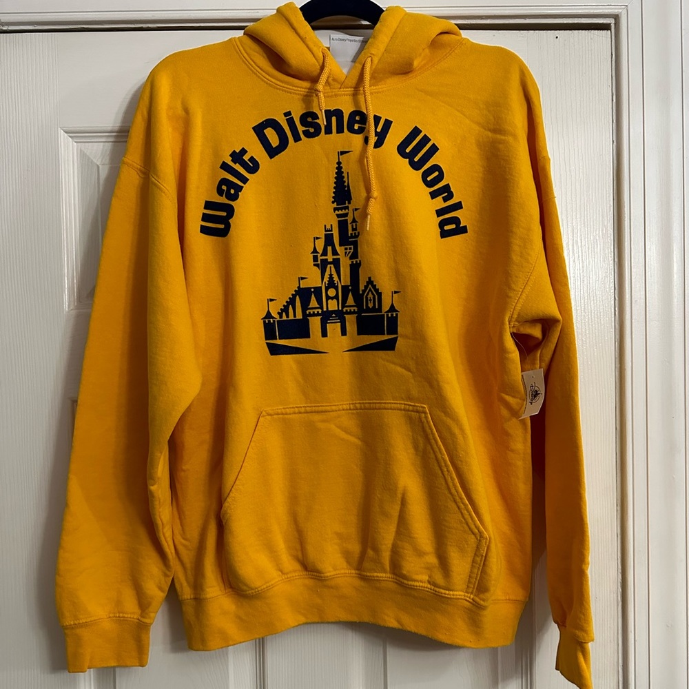NWT Walt Disney World hoodie size M